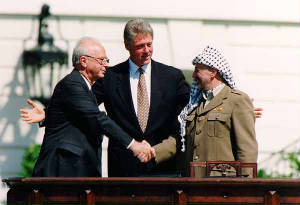 bill_clinton_yitzhak_rabin_yasser_arafat_at_white_house_1993-09-13.jpg